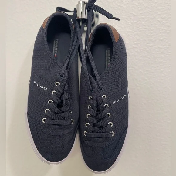 Tommy Hilfiger Men's Pandora Sneaker size 9 - Picture 4 of 5